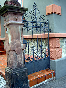 Historisches Eingangstor, Mehrfamilienhaus, Hauptstrasse, Bühl